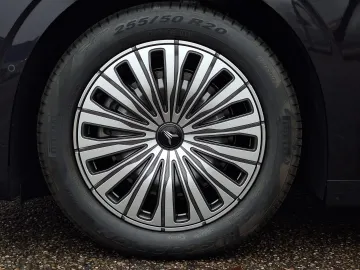 Car image 26