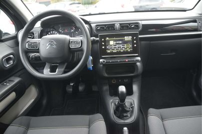 Car image 11