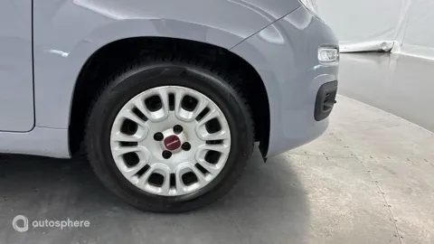 Car image 20