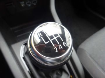 Car image 32