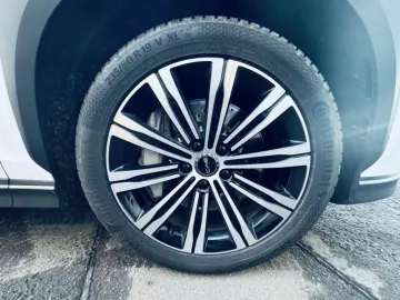 Car image 34