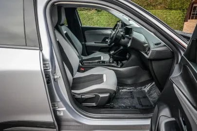 Car image 23