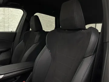 Car image 40