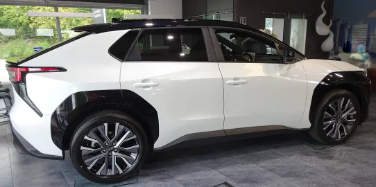 Car image 5