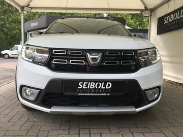 Car image 3