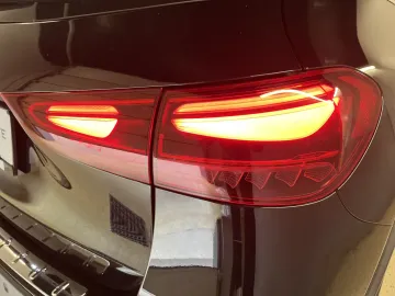 Car image 32