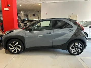 Car image 4