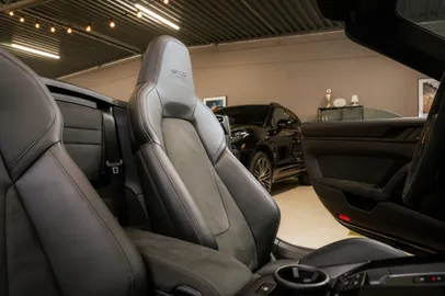 Car image 30