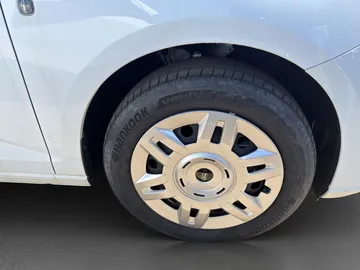 Car image 31