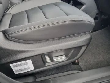 Car image 35