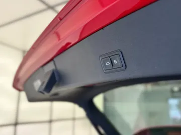 Car image 40