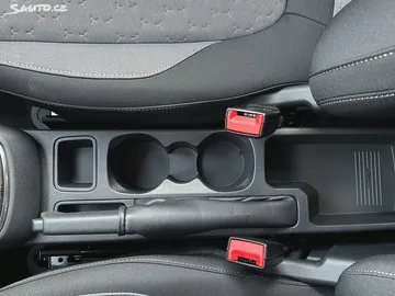 Car image 32