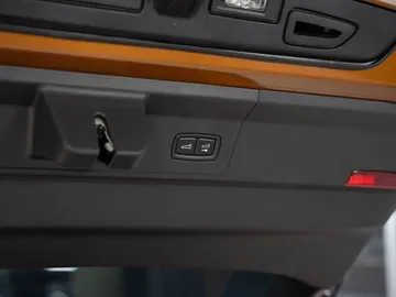 Car image 38