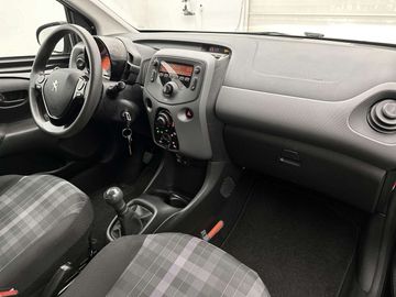 Car image 11