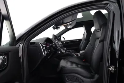 Car image 30