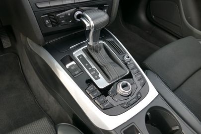 Car image 25