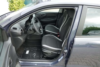 Car image 10