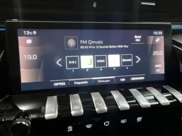 Car image 37