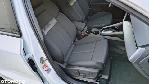 Car image 40
