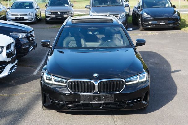 BMW 530 Touring 215 kW image number 2