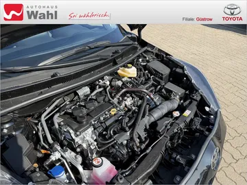 Car image 24