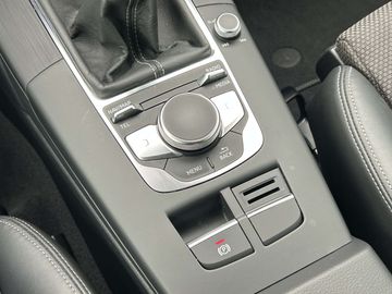 Car image 30