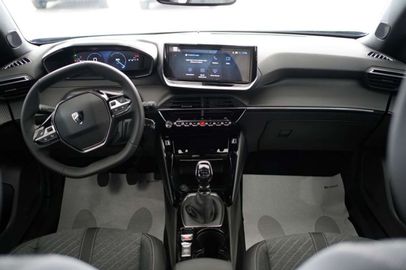 Car image 12