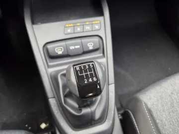 Car image 25