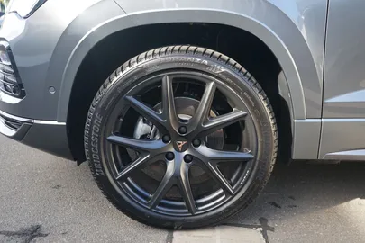 Car image 30