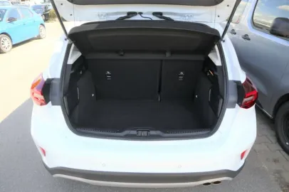Car image 29
