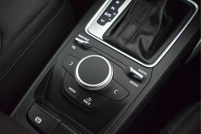 Car image 26