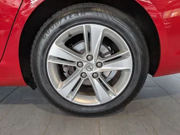 Car image 19