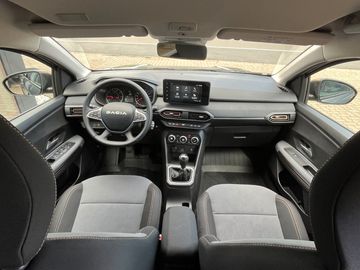 Car image 9