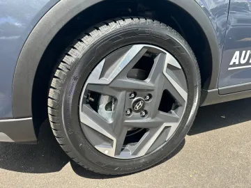 Car image 26
