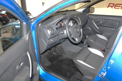 Car image 8