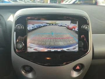 Car image 17