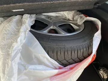 Car image 21