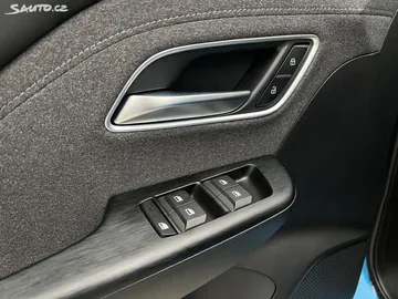 Car image 38