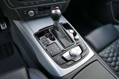 Car image 24