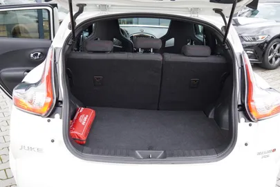 Car image 26