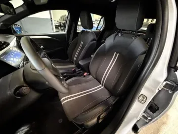 Car image 30