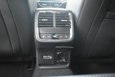 Car image 29