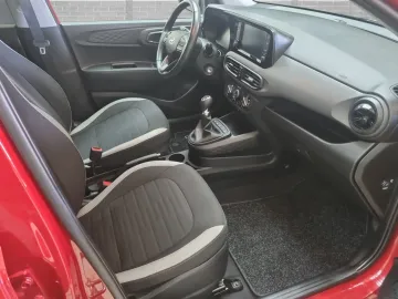 Car image 10