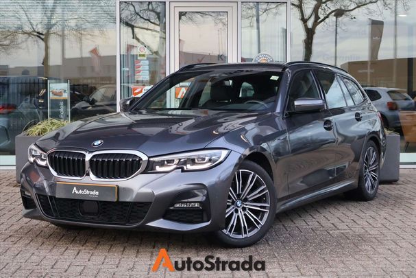 BMW 320i Touring 135 kW image number 2