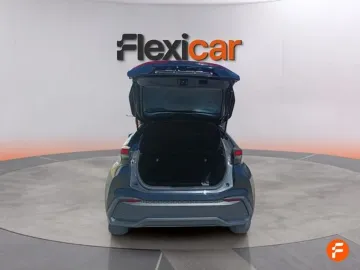 Car image 28