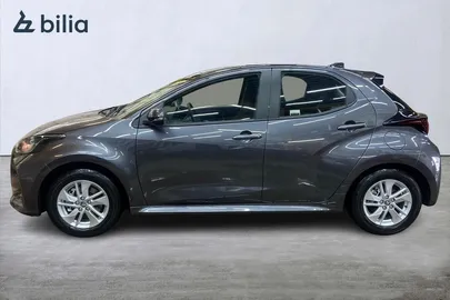 Car image 4
