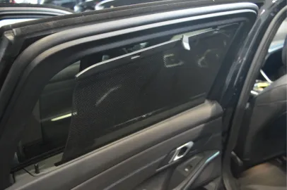 Car image 27