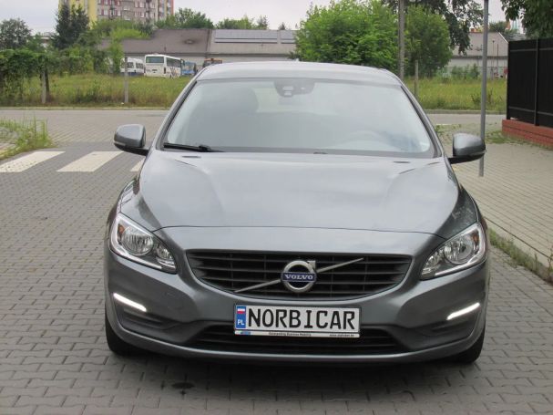 Volvo V60 T3 Kinetic 112 kW image number 3