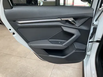 Car image 46
