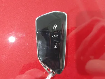 Car image 30